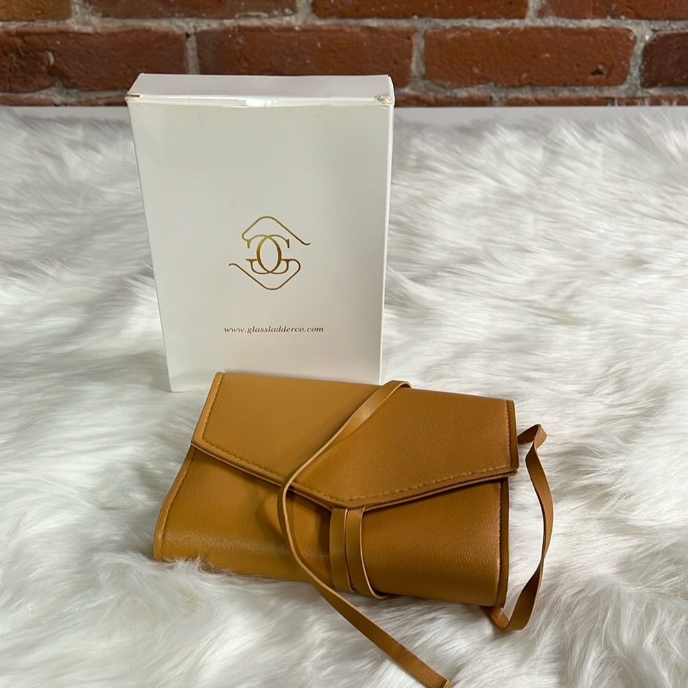 GLASS LADDER & CO. | Katherine Tech Organizer